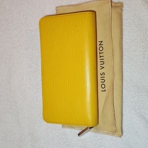 Louis Vuitton Zippy Wallet Epi Leather
